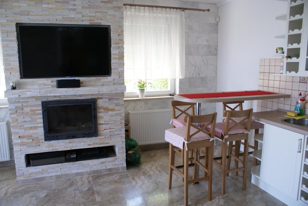 Sargarigo Apartman Haz Otel Balatonalmádi Dış mekan fotoğraf